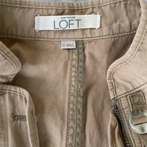 Woman’s Loft Jacket - Picture 2 of 5